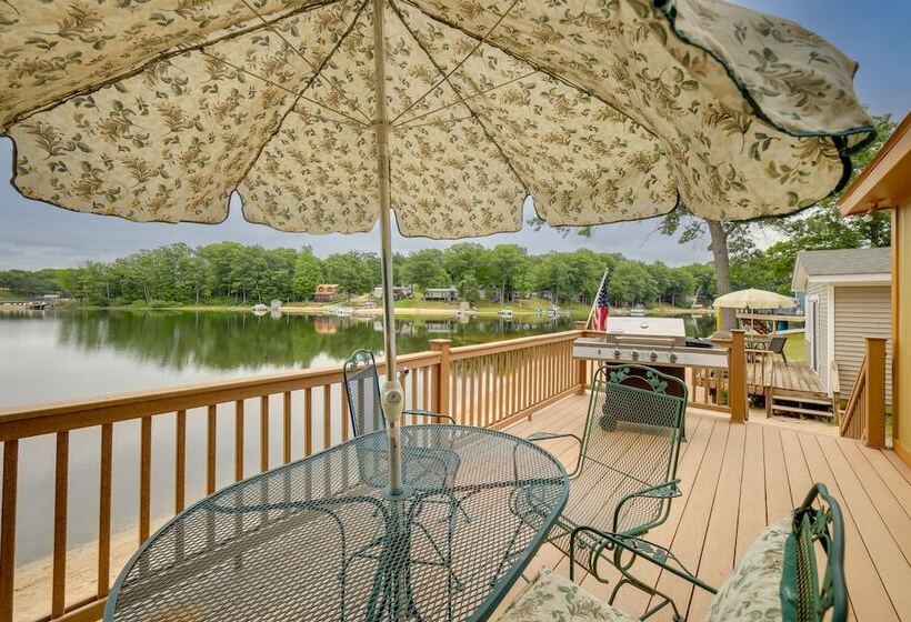 Waterfront Lake Cabin: Close To Boating & Fishing!
