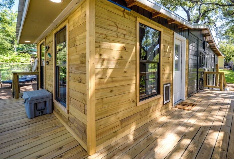 Waterfront Lake Lbj Cabin W/ Private Dock!