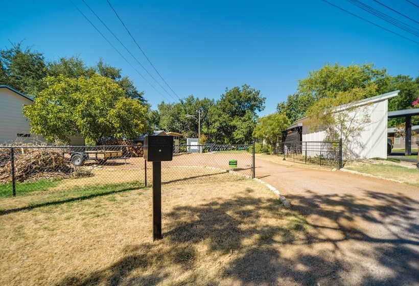 Waterfront Lake Lbj Cabin W/ Private Dock!