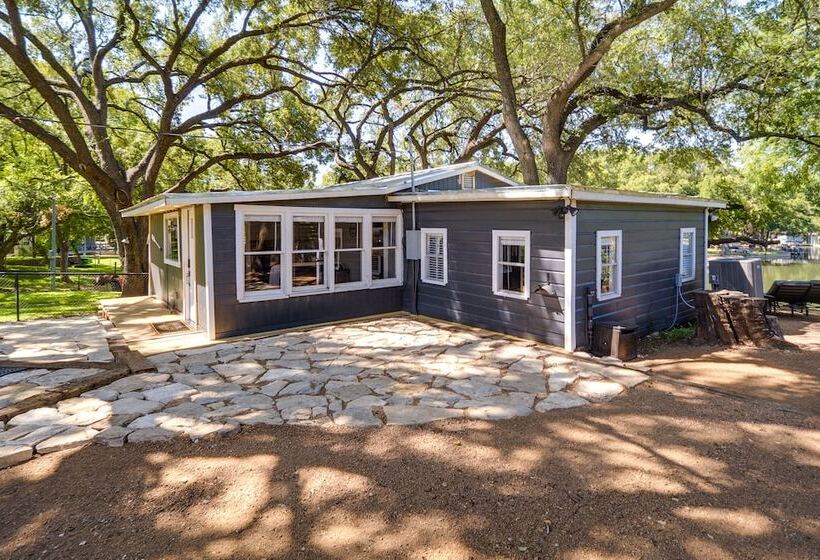 Waterfront Lake Lbj Cabin W/ Private Dock!