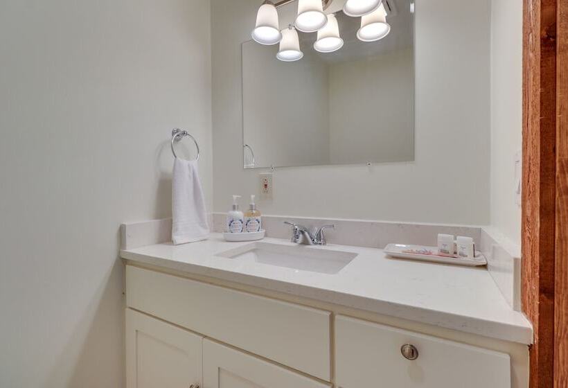 Waterfront Spicewood Home: Deck, Fire Pit & Grill