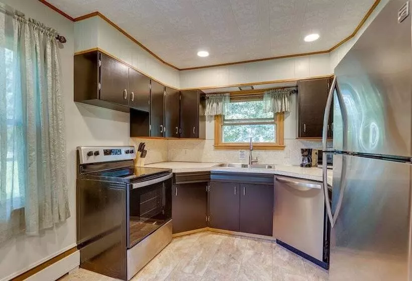 Watkins Glen Home W/ Hot Tub ~ 3 Mi To Raceway!