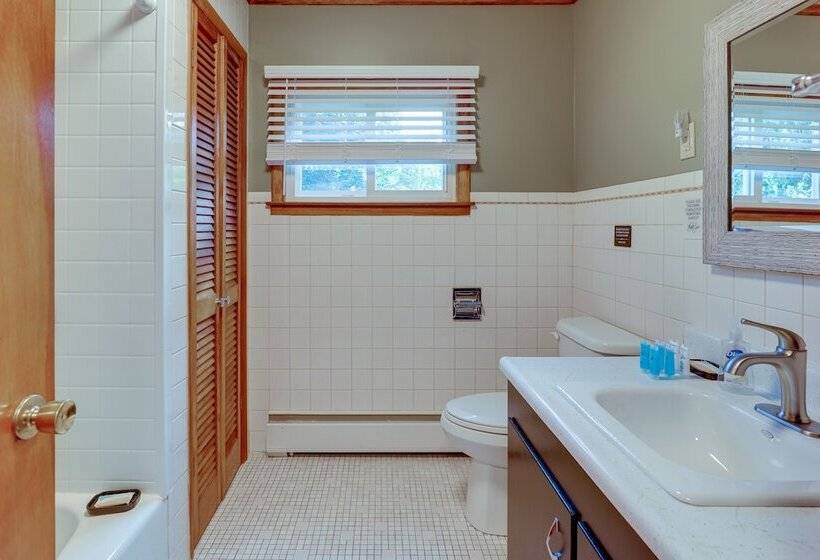 Watkins Glen Home W/ Hot Tub ~ 3 Mi To Raceway!