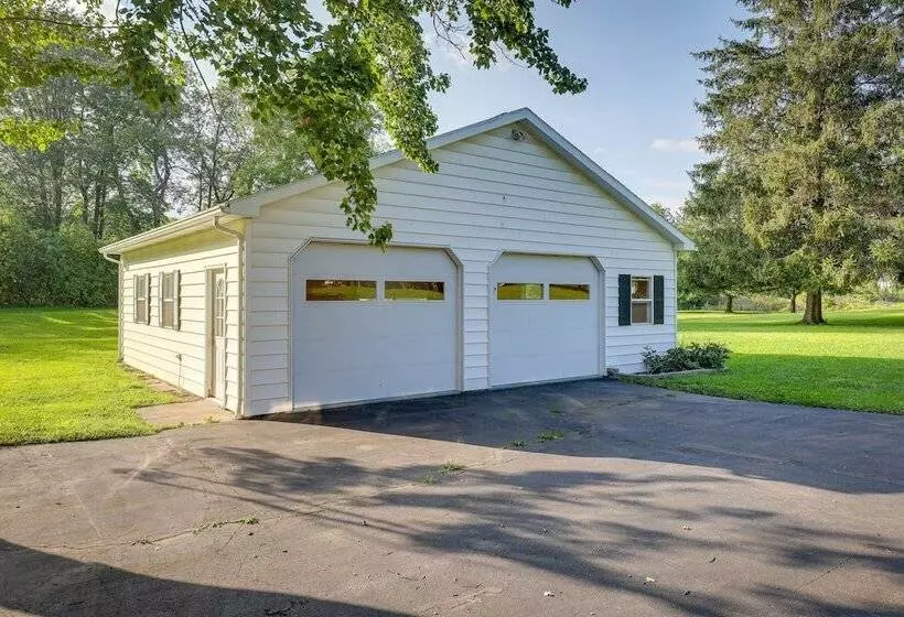 Watkins Glen Home W/ Hot Tub ~ 3 Mi To Raceway!