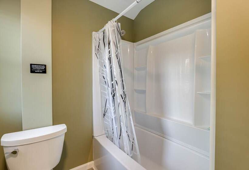 Watkins Glen Home W/ Hot Tub ~ 3 Mi To Raceway!