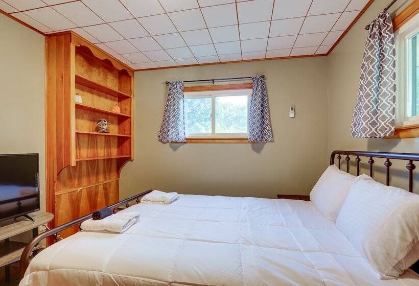 Watkins Glen Home W/ Hot Tub ~ 3 Mi To Raceway!