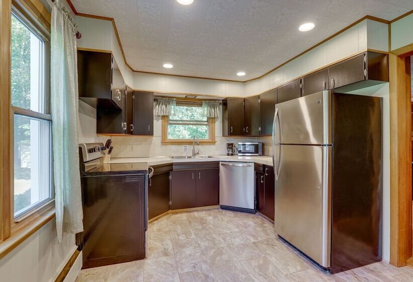 Watkins Glen Home W/ Hot Tub ~ 3 Mi To Raceway!