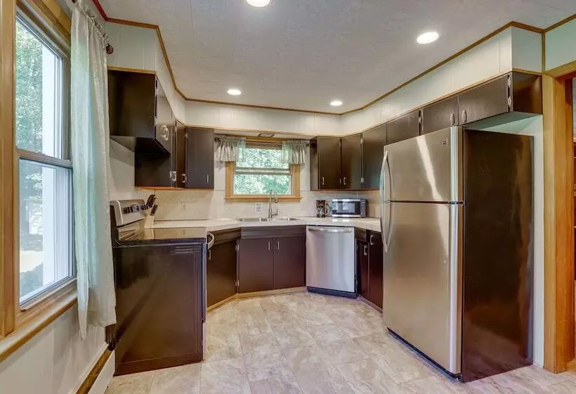 Watkins Glen Home W/ Hot Tub ~ 3 Mi To Raceway!