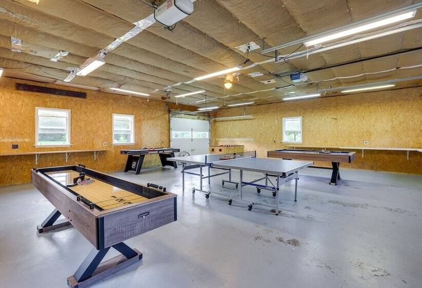 Watkins Glen Home W/ Hot Tub ~ 3 Mi To Raceway!