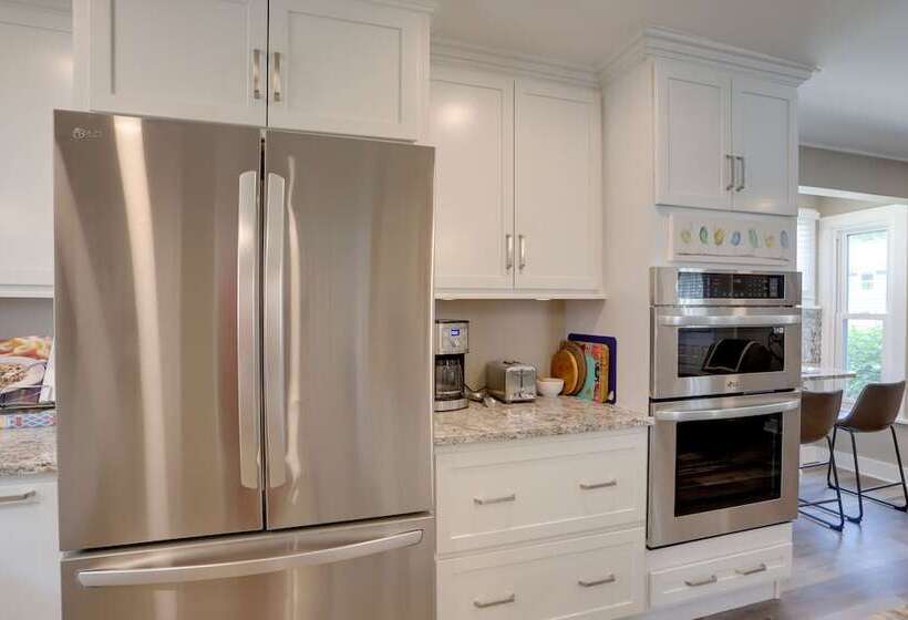 Welcoming Willoughby Home: 1 Mi To Historic Dtwn