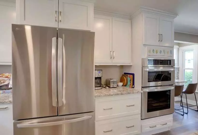 Welcoming Willoughby Home: 1 Mi To Historic Dtwn