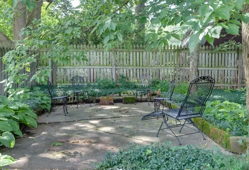 Welcoming Willoughby Home: 1 Mi To Historic Dtwn