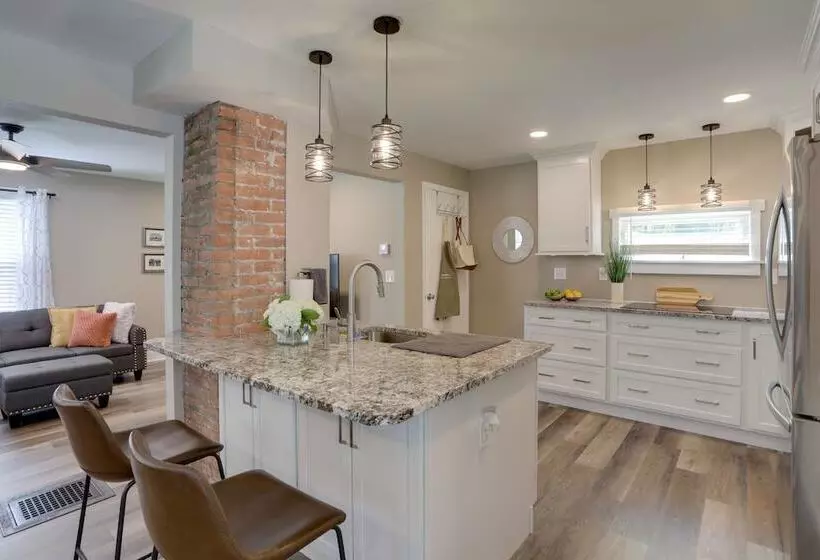 Welcoming Willoughby Home: 1 Mi To Historic Dtwn