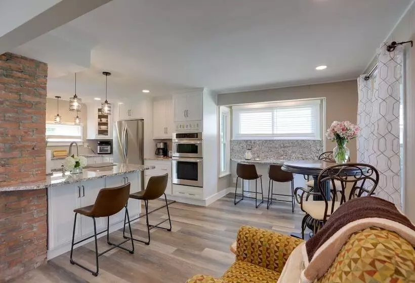 Welcoming Willoughby Home: 1 Mi To Historic Dtwn