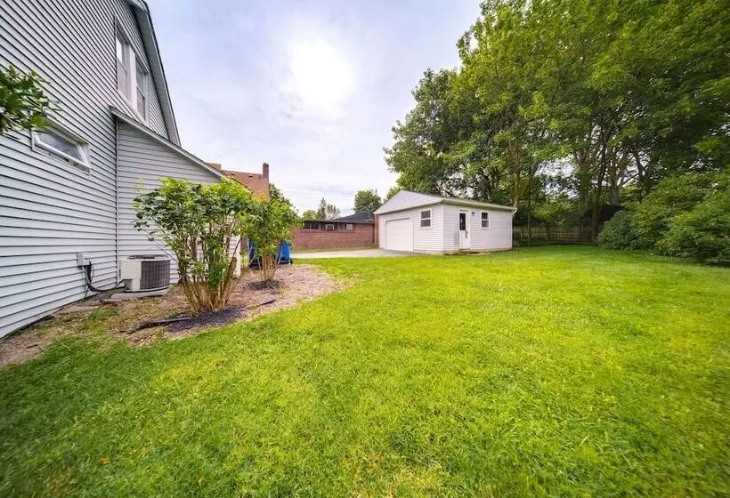 Welcoming Willoughby Home: 1 Mi To Historic Dtwn