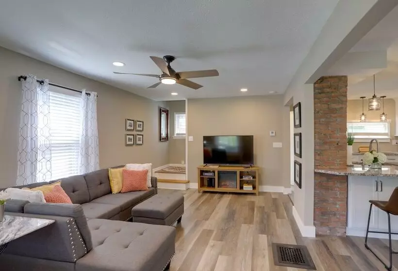 Welcoming Willoughby Home: 1 Mi To Historic Dtwn