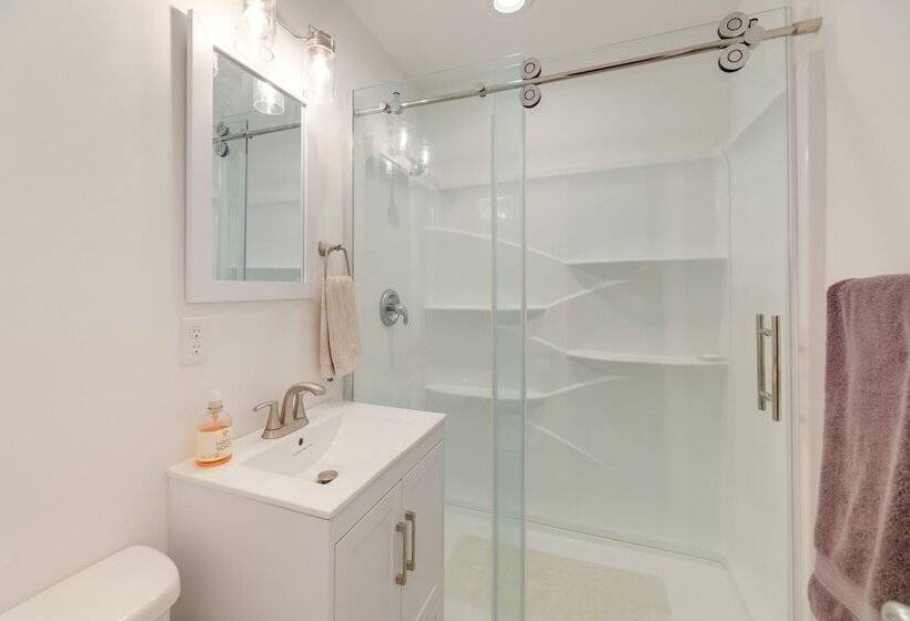 Well Equipped Morehead City Home ~ 5 Mi To Beach!