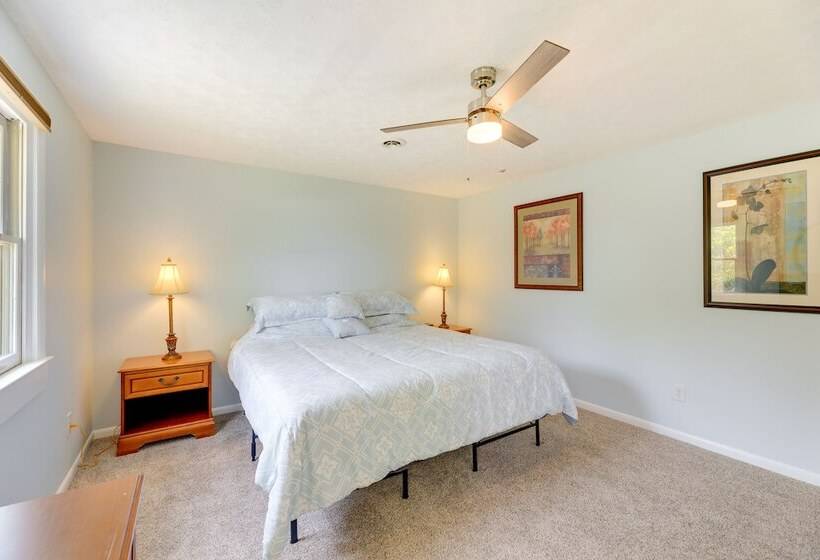 Well Equipped Morehead City Home ~ 5 Mi To Beach!
