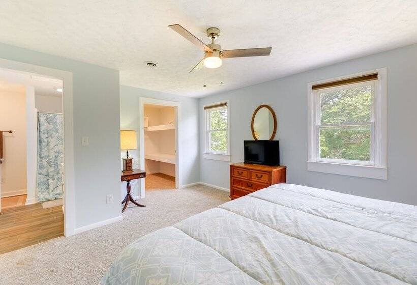 Well Equipped Morehead City Home ~ 5 Mi To Beach!