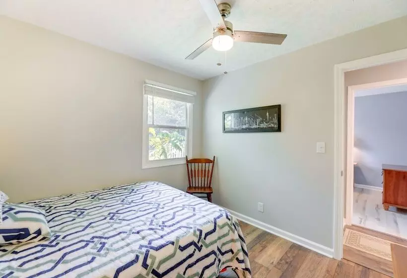 Well Equipped Morehead City Home ~ 5 Mi To Beach!