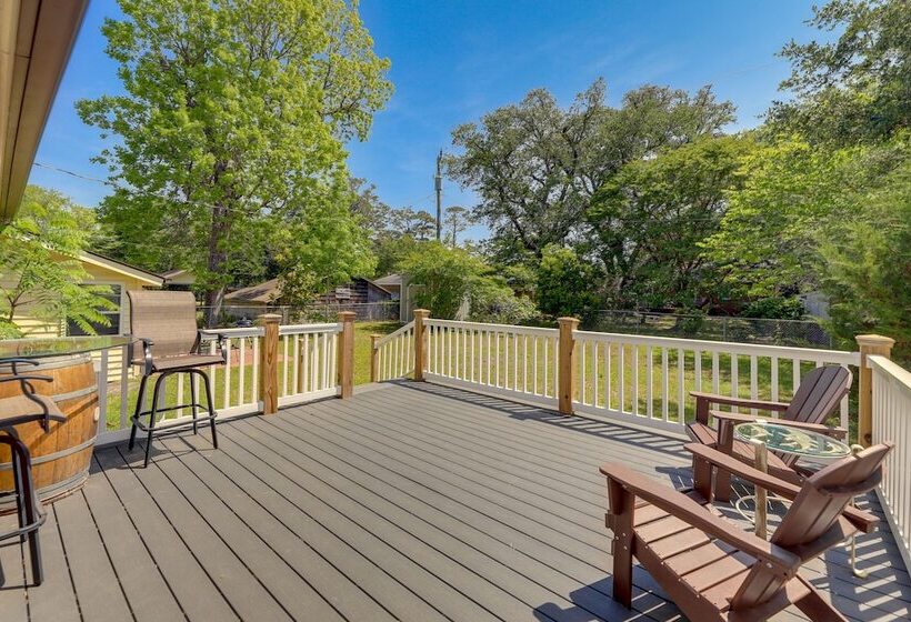 Well Equipped Morehead City Home ~ 5 Mi To Beach!