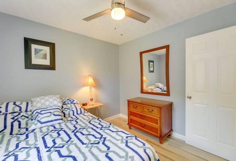 Well Equipped Morehead City Home ~ 5 Mi To Beach!