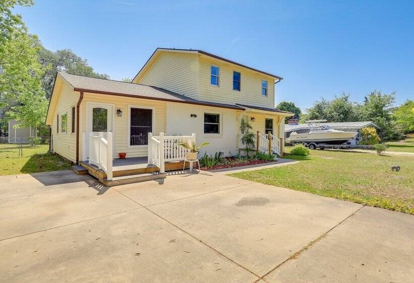 Well Equipped Morehead City Home ~ 5 Mi To Beach!