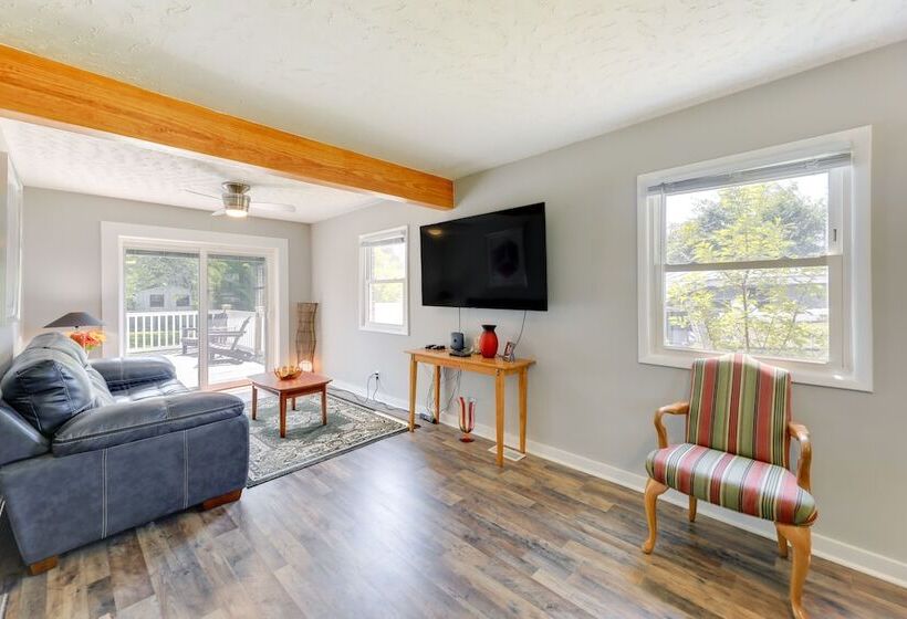 Well Equipped Morehead City Home ~ 5 Mi To Beach!