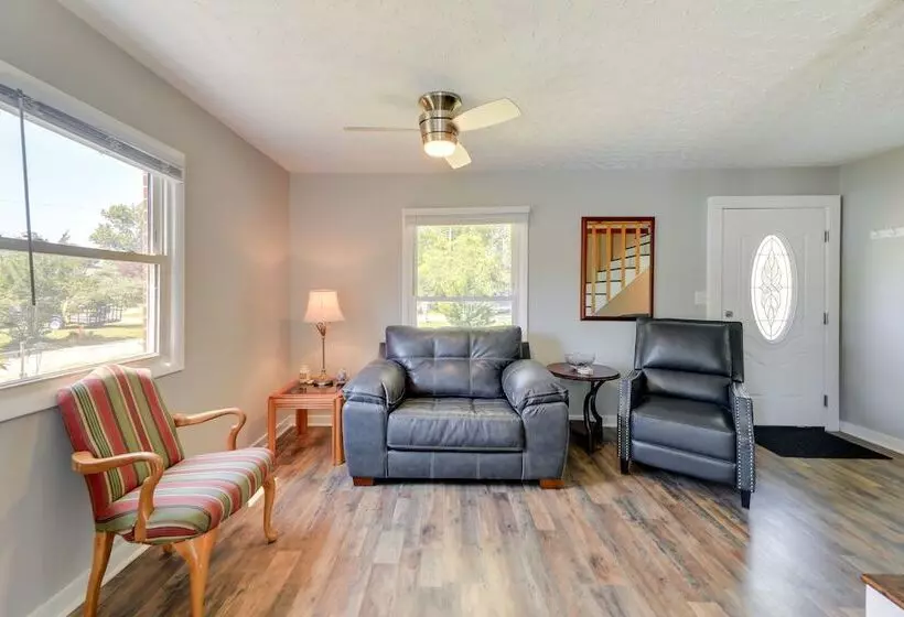 Well Equipped Morehead City Home ~ 5 Mi To Beach!