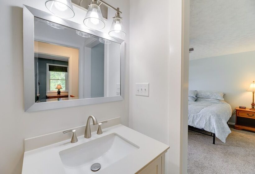 Well Equipped Morehead City Home ~ 5 Mi To Beach!