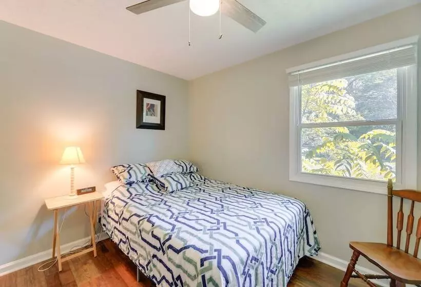 Well Equipped Morehead City Home ~ 5 Mi To Beach!