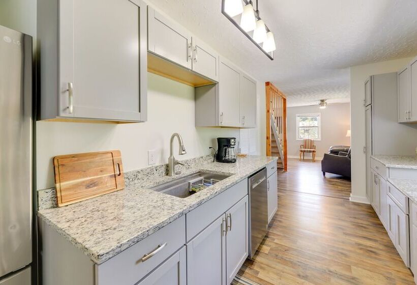 Well Equipped Morehead City Home ~ 5 Mi To Beach!