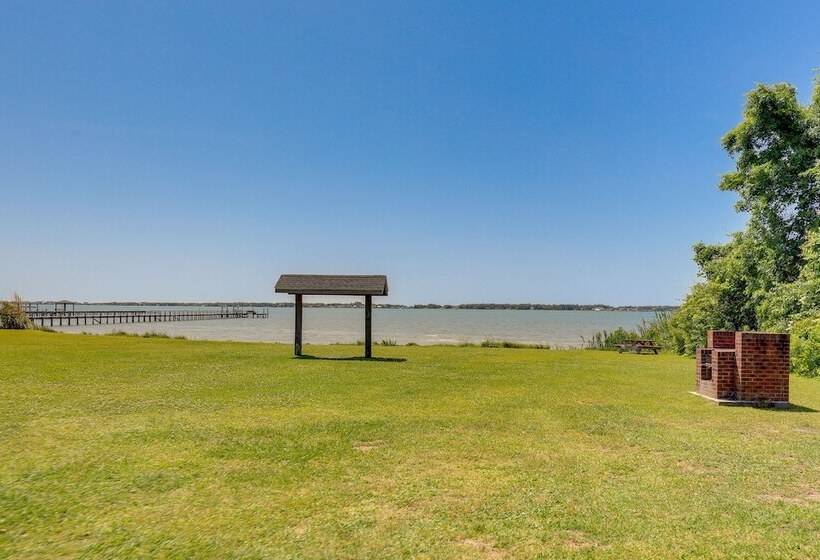 Well Equipped Morehead City Home ~ 5 Mi To Beach!