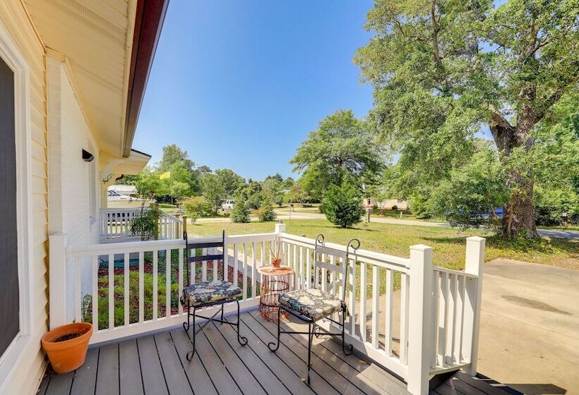 Well Equipped Morehead City Home ~ 5 Mi To Beach!