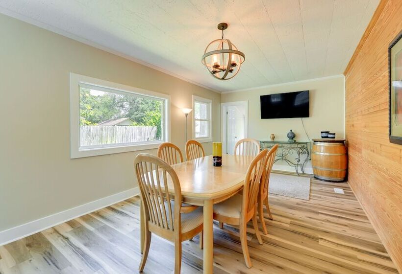 Well Equipped Morehead City Home ~ 5 Mi To Beach!