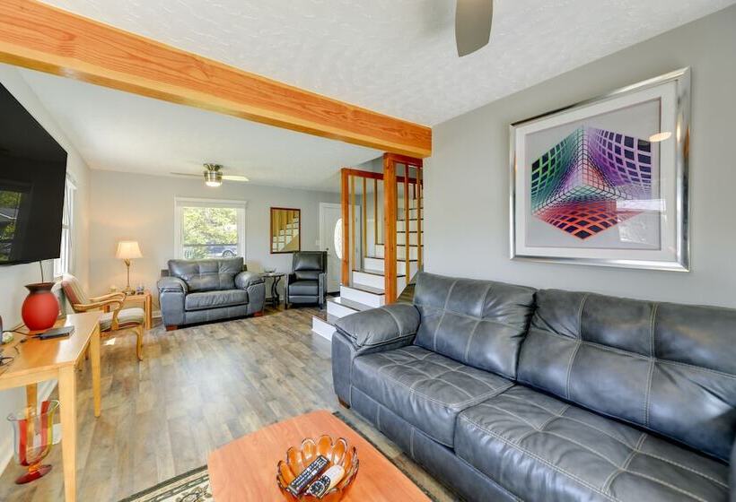 Well Equipped Morehead City Home ~ 5 Mi To Beach!