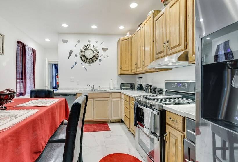 Wilmington Home ~ 28 Mi To Downtown Philadelphia!