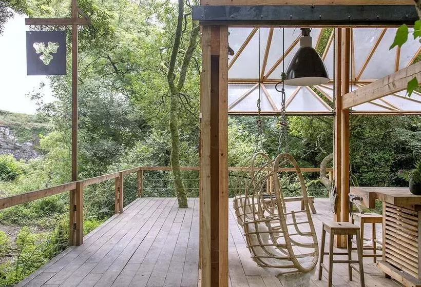 6 Person Cabin, Surrounded By Nature In Tintagel