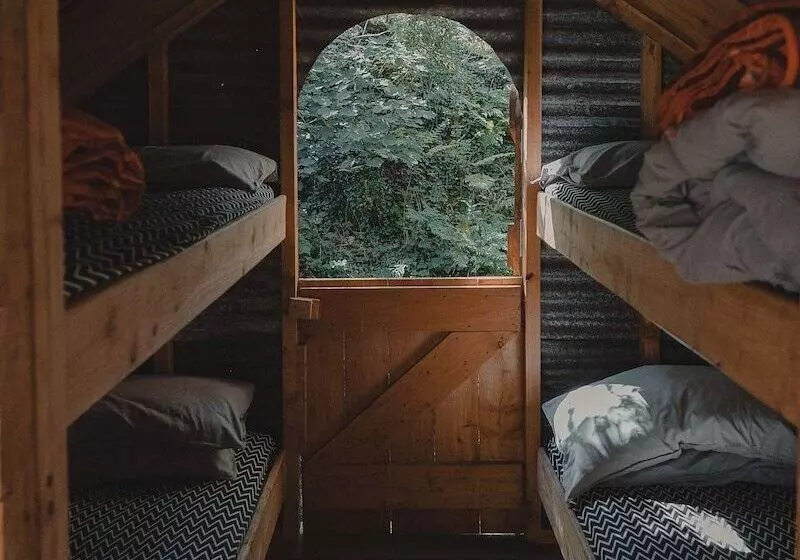 6 Person Cabin, Surrounded By Nature In Tintagel