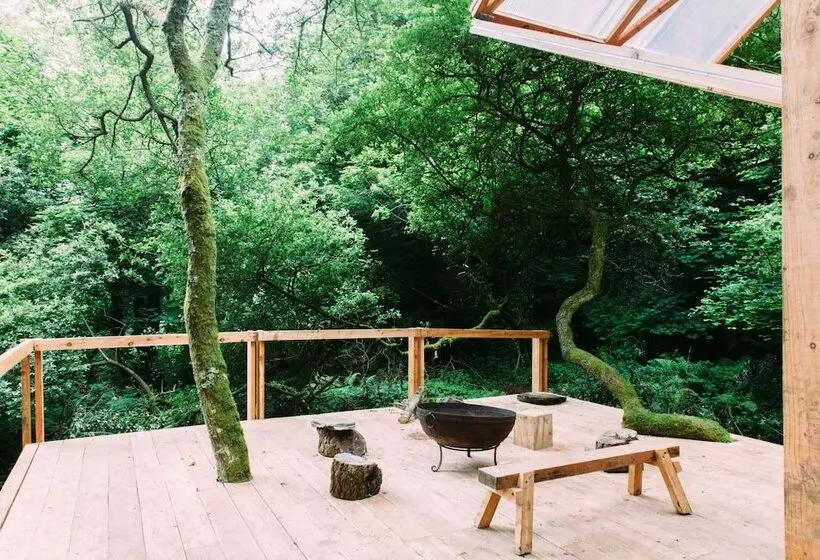 6 Person Cabin, Surrounded By Nature In Tintagel