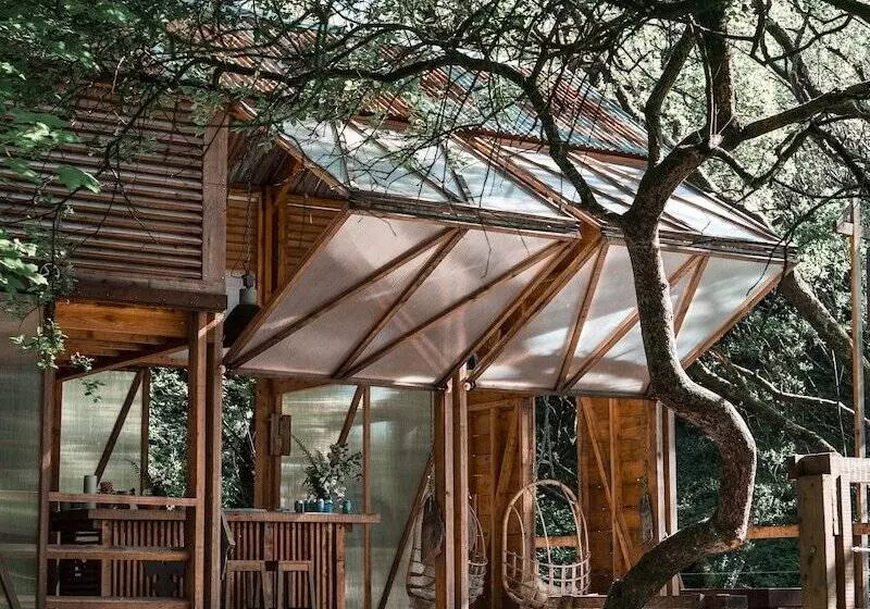 6 Person Cabin, Surrounded By Nature In Tintagel