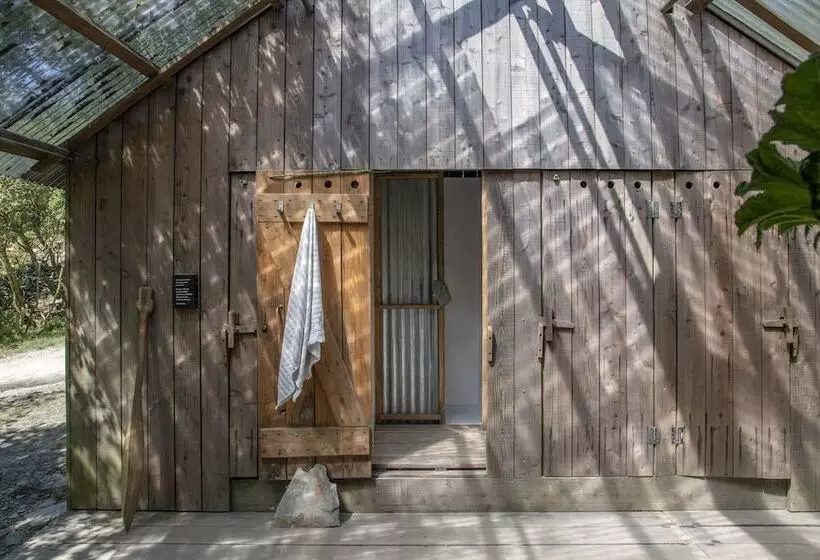 6 Person Cabin, Surrounded By Nature In Tintagel