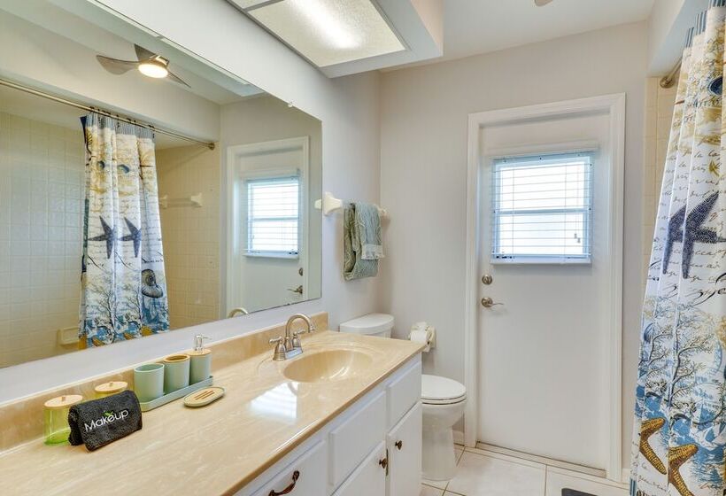 Lanai & Pool: Waterfront Cape Coral Home!