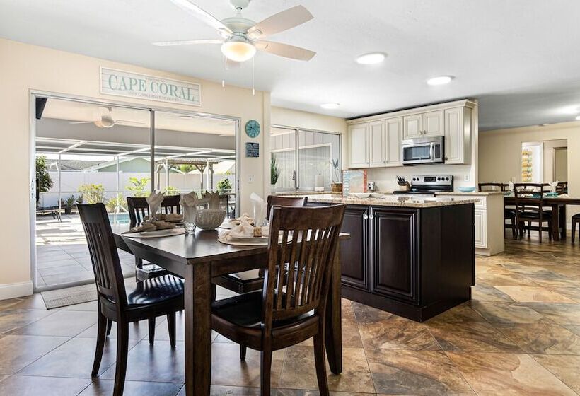 Cape Coral Vacation Rental: Heated Pool & Lanai!