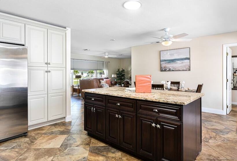 Cape Coral Vacation Rental: Heated Pool & Lanai!