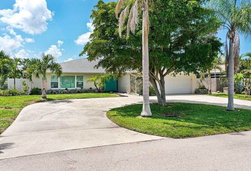 Cape Coral Vacation Rental: Heated Pool & Lanai!