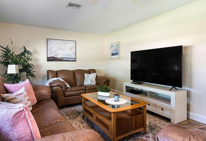 Cape Coral Vacation Rental: Heated Pool & Lanai!
