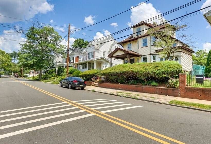 Charming Newark Home In Historic District!