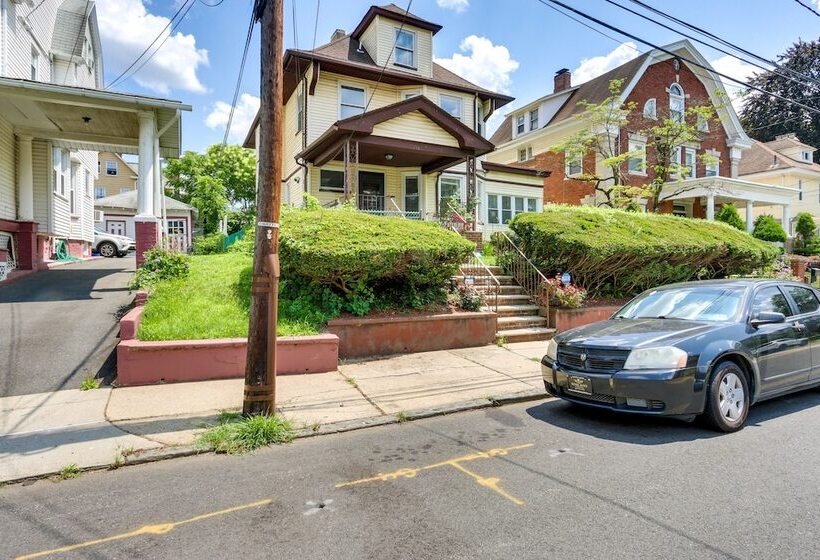 Charming Newark Home In Historic District!