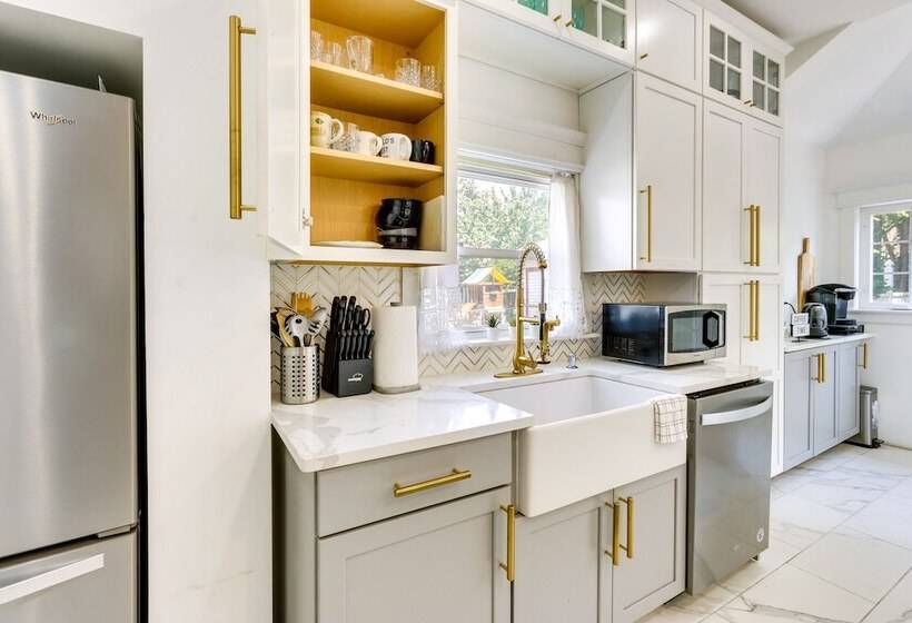 Charming Newark Home In Historic District!